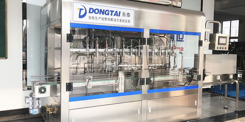 告別人工時(shí)代，辣椒醬灌裝成套設(shè)備成為智能化趨勢